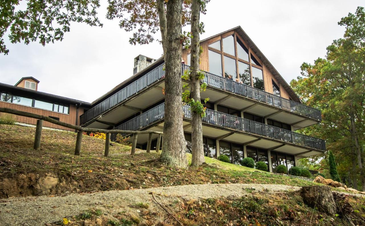 Burr Oak Lodge And Conference Center Glouster Eksteriør billede
