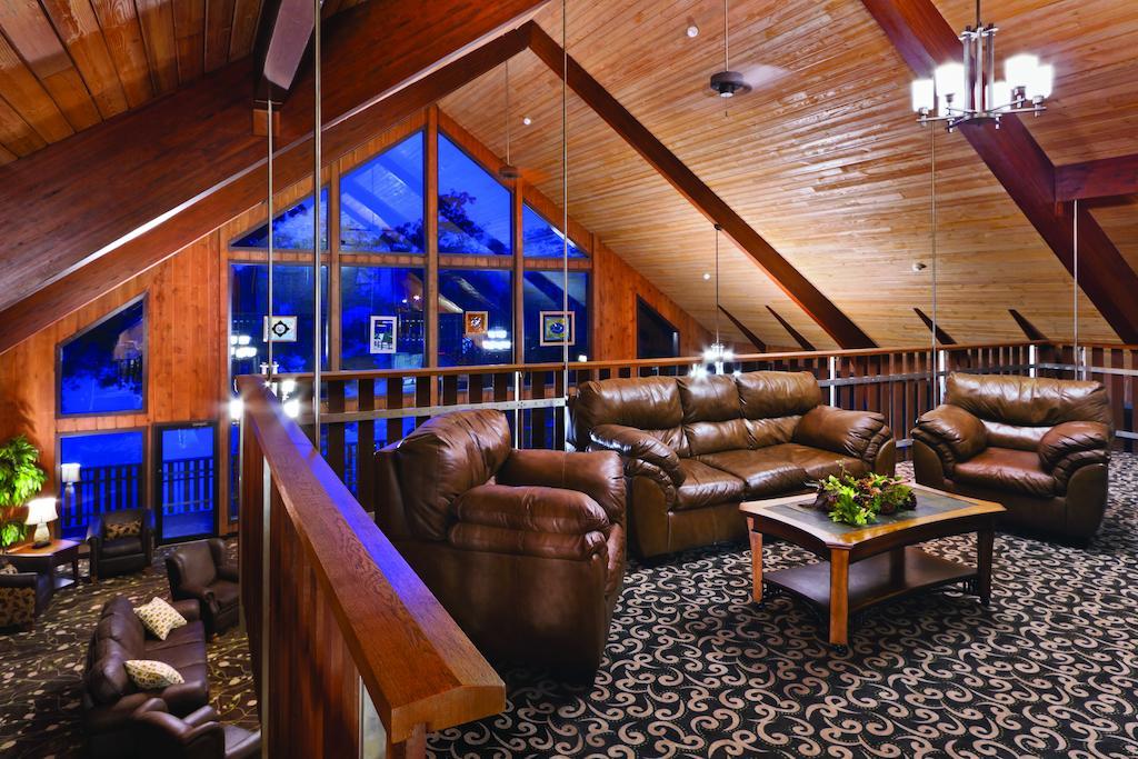 Burr Oak Lodge And Conference Center Glouster Eksteriør billede