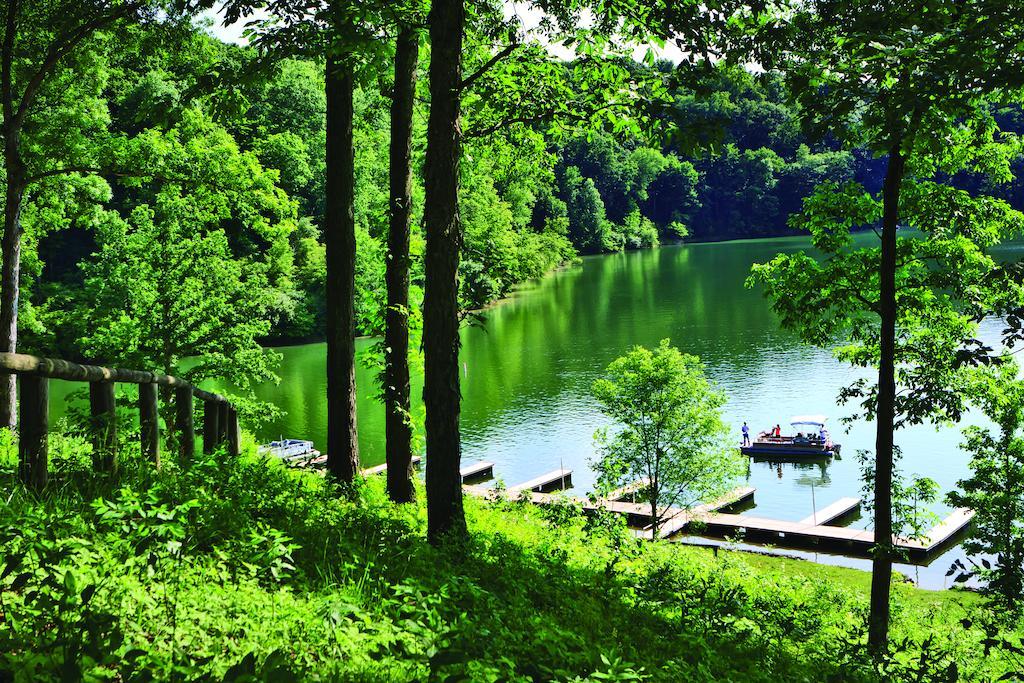Burr Oak Lodge And Conference Center Glouster Eksteriør billede