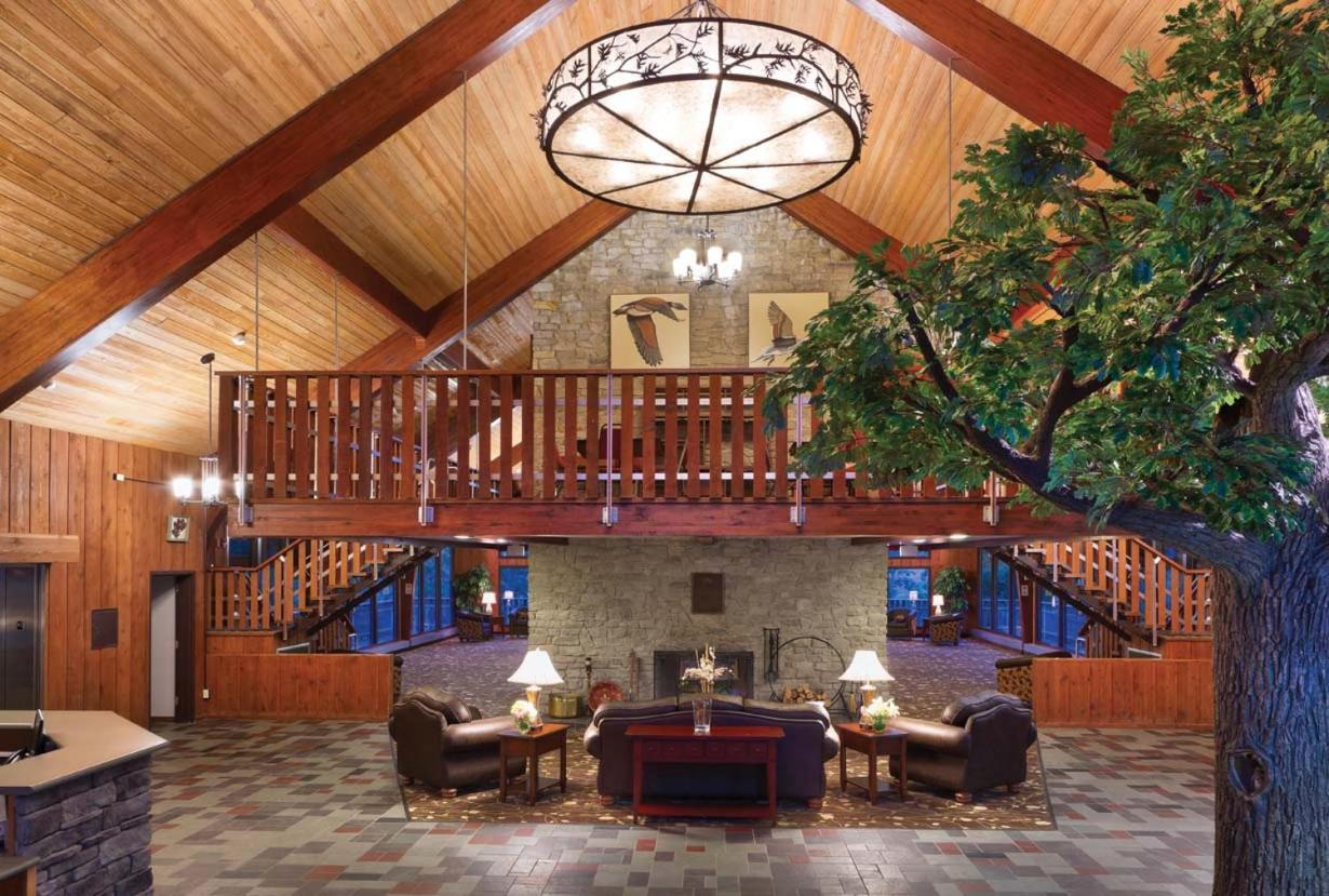 Burr Oak Lodge And Conference Center Glouster Eksteriør billede