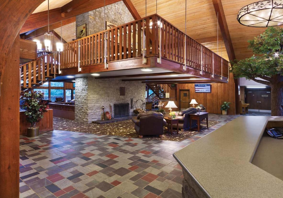 Burr Oak Lodge And Conference Center Glouster Eksteriør billede