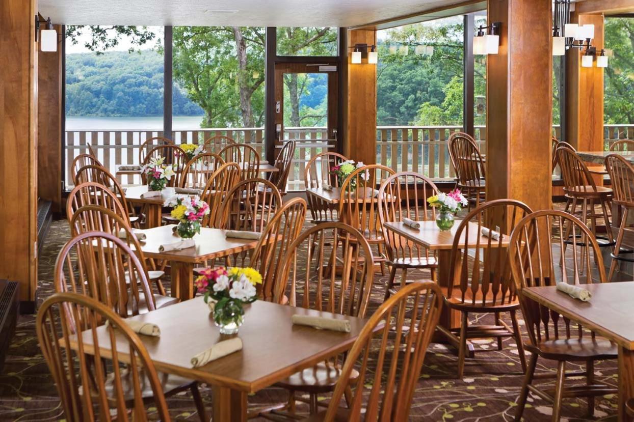 Burr Oak Lodge And Conference Center Glouster Eksteriør billede